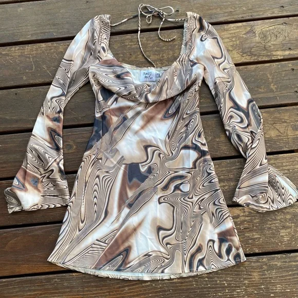 Princess Polly 70’s inspired flared sleeve mini dress - Picture 1 of 2